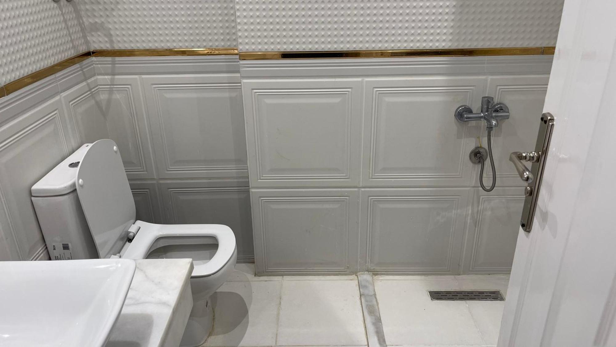 Fancy Fully Furnished Close To The Airport Apartment