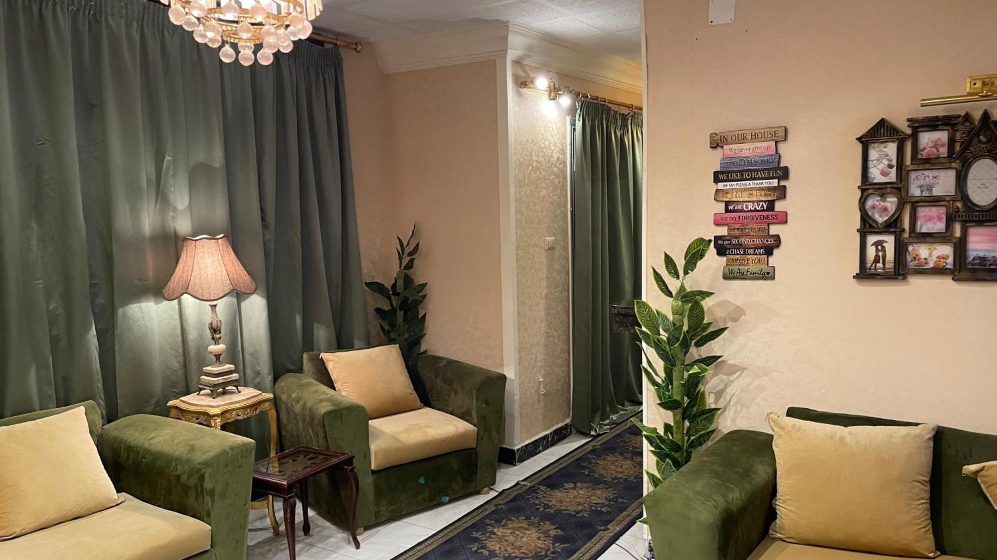 Fancy Fully Furnished Close To The Airport Appartamento *